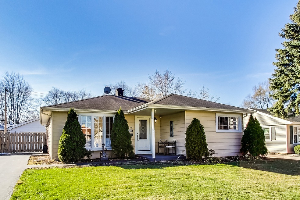 3009 Hawk Ln, Rolling Meadows, IL 60008 - photo 1