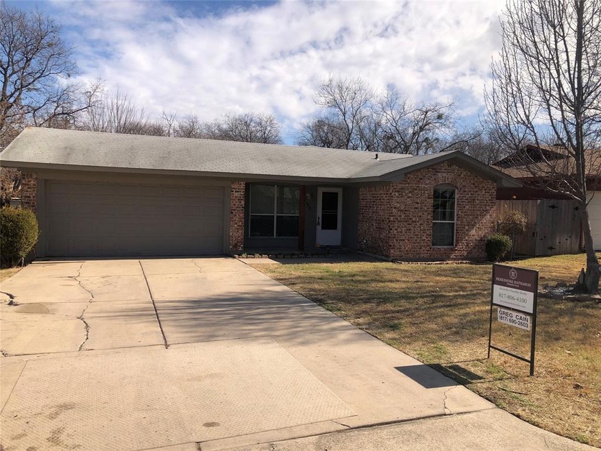 732 Hallvale Dr, Fort Worth, TX 76108 - photo 1