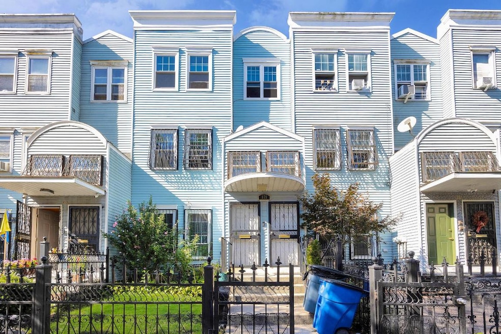 Sold $1,220,000 • Co-Listing Agent