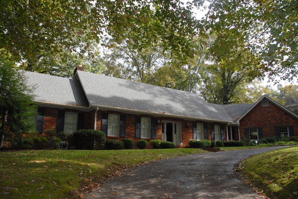 202 Hillwood Cir, Manchester, TN 37355 - photo 1