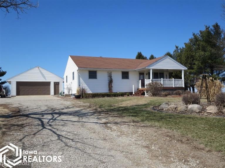 4751 Maple St, Newton, IA 50208 - photo 1