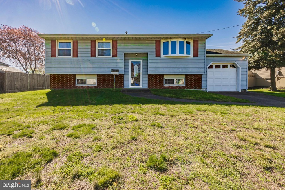 102 Hobart Dr, Clementon, NJ 08021 - photo 1