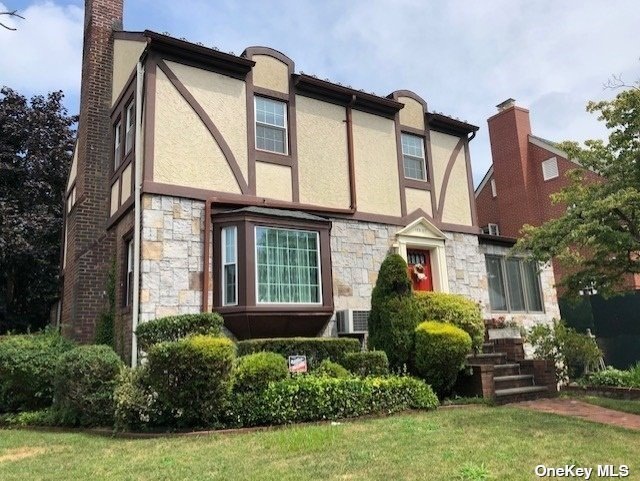 185-07 80th Rd, Jamaica, NY 11432 - photo 1