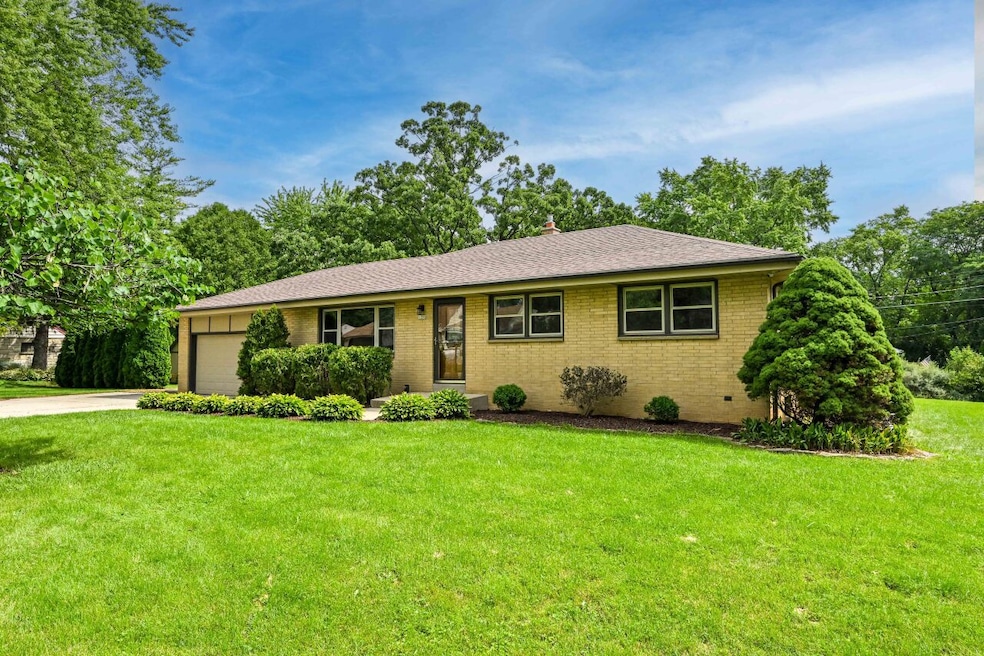 1220 Wilson Dr, Brookfield, WI 53005 - photo 1