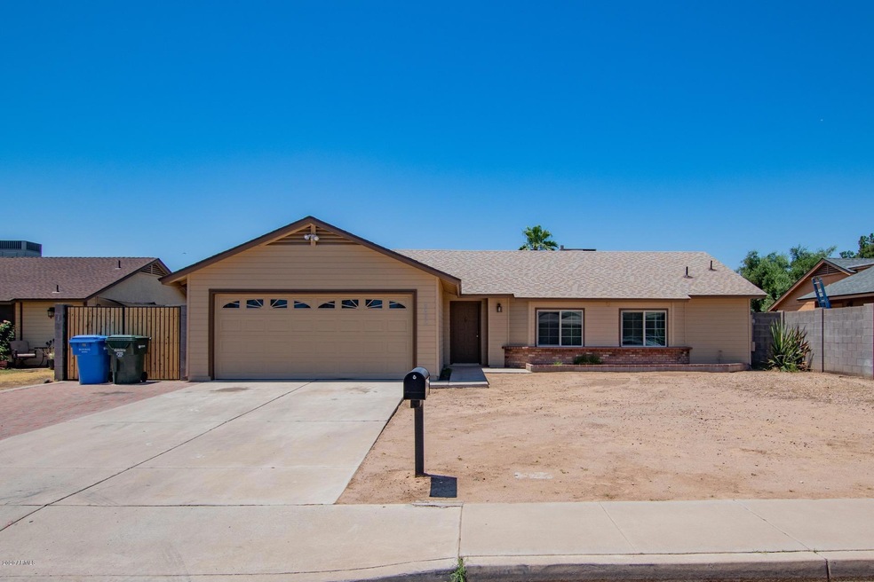 4202 N 79th Dr, Phoenix, AZ 85033 - photo 1