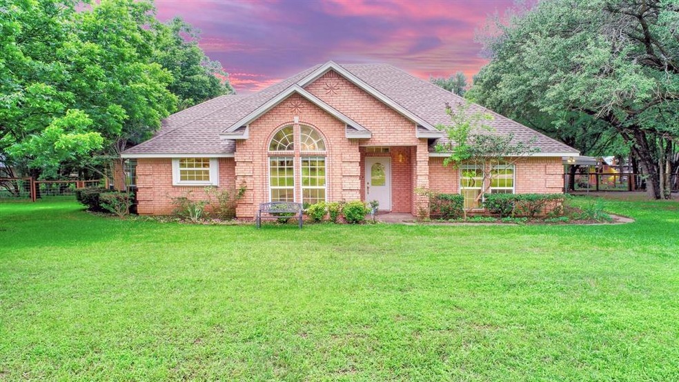 201 Chaparral Dr, Granbury, TX 76049 - photo 1