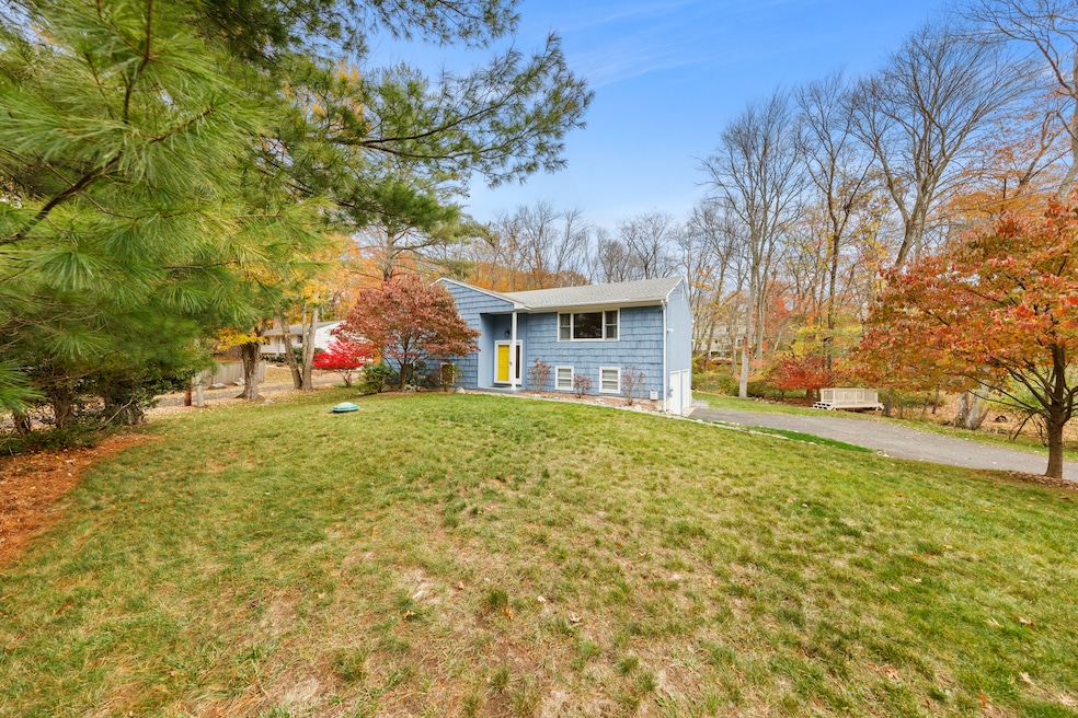 10 Peaceful Ln, Westport, CT 06880 - photo 1