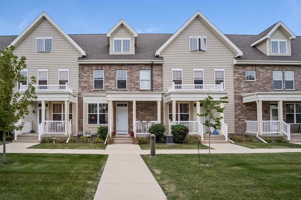 39 S Gardens Way, Fitchburg, WI 53711 - photo 1