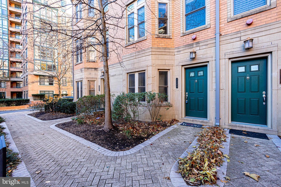 2209 12th Ct N, Arlington, VA 22201 - photo 1