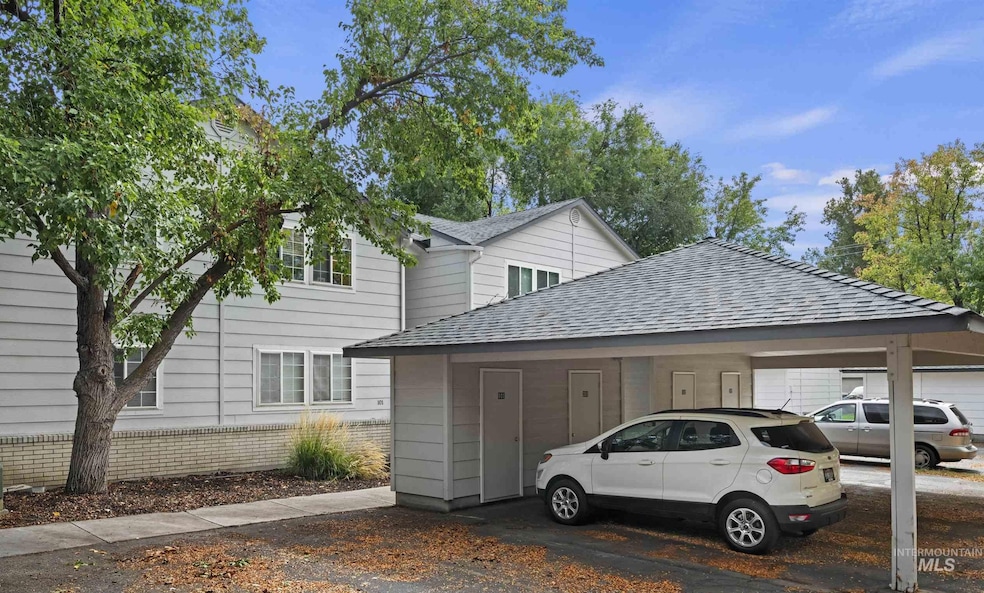 Pending $925,000 • Co-Listing Agent