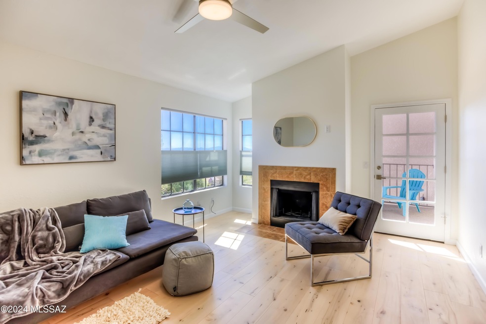 28 Family Room photo a