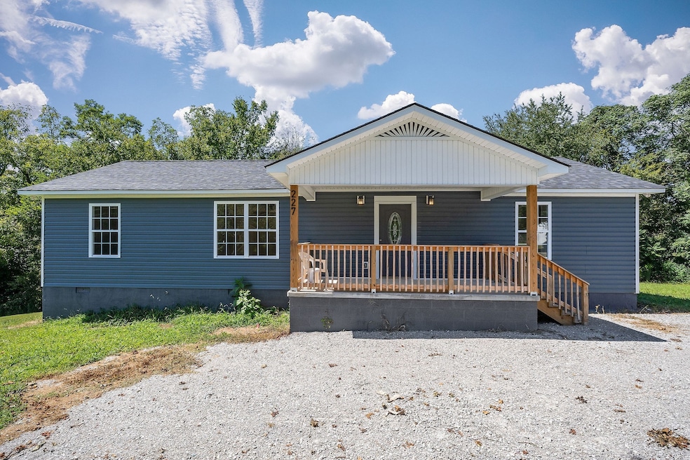 227 Oakwood St, Sparta, TN 38583 - photo 1