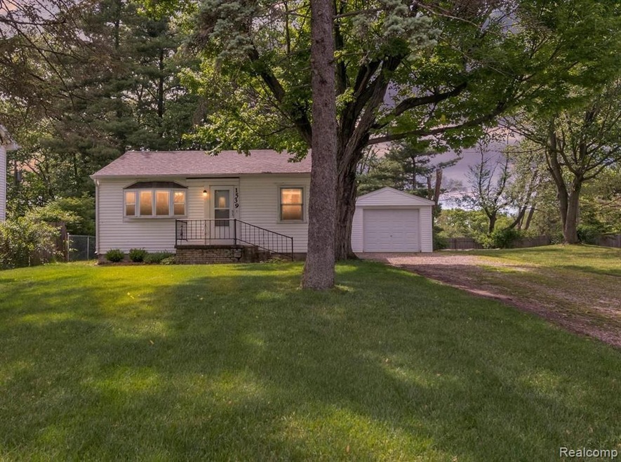 Cute ranch with subdivision access to Thompson Lak