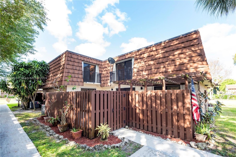 812 SW 119th Way, Davie, FL 33325 - photo 1