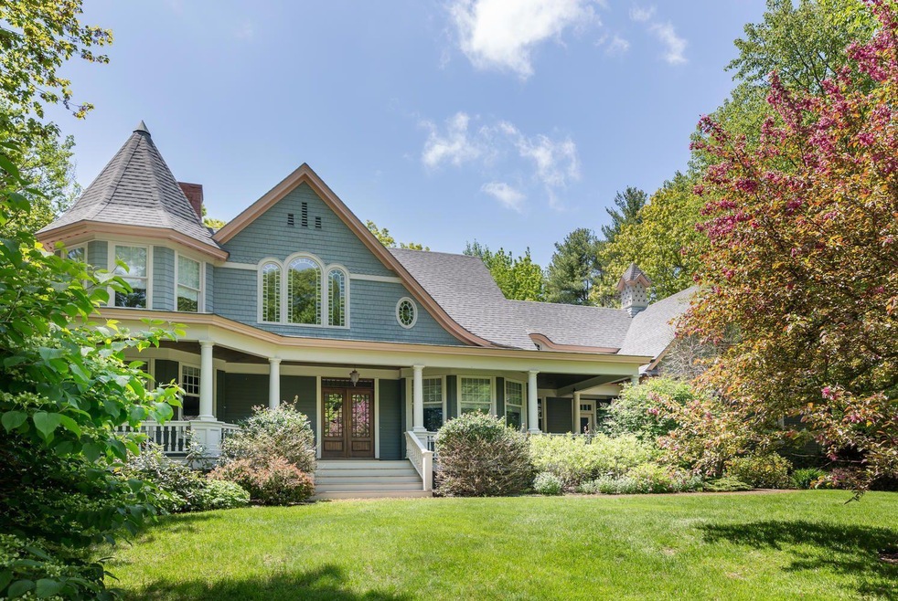 front of 5 rock crest