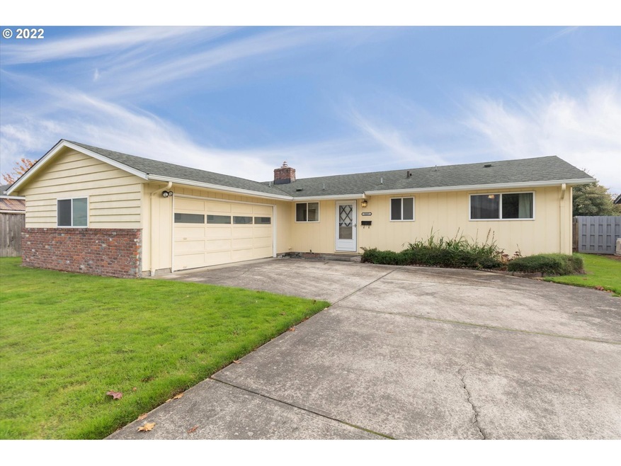 3237 Maple St, Longview, WA 98632 - photo 1