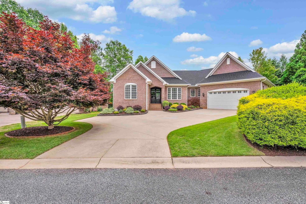 422 Hunters Cir, Greenville, SC 29617 - photo 1