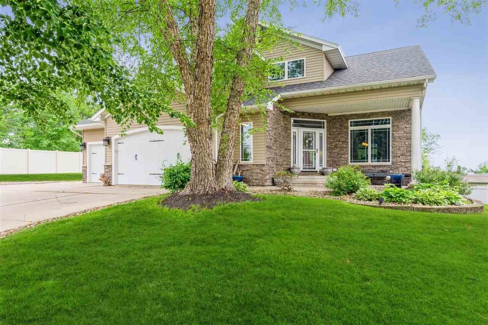 3359 Falcon Dr NE, Cedar Rapids, IA 52402 - photo 1