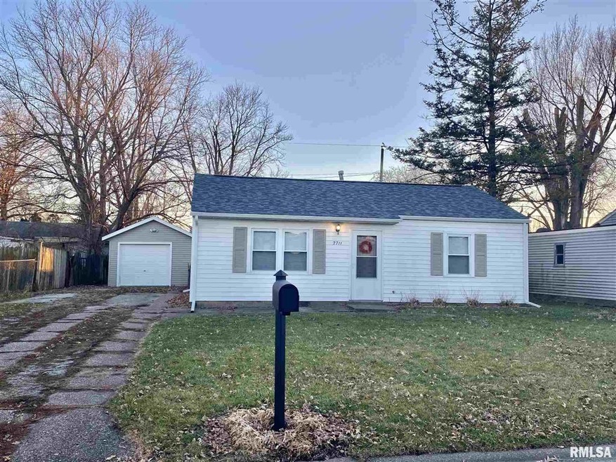 2711 W 71st St, Davenport, IA 52806 - photo 1