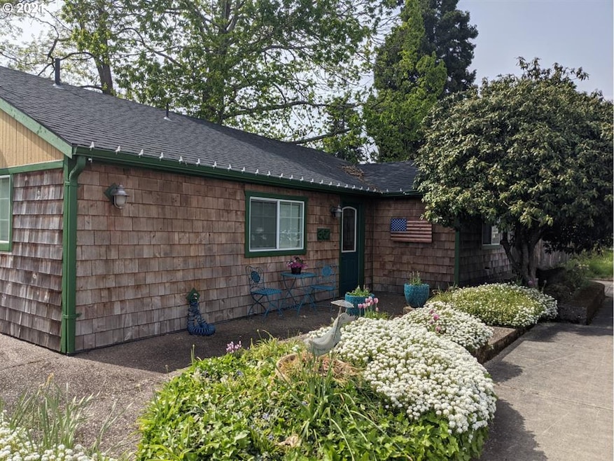 367 N Locust St, Canby, OR 97013 - photo 1