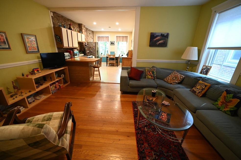 638 Washington St unit 3, Brookline, MA 02446 - photo 1