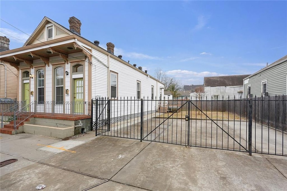 2752 Dumaine St, New Orleans, LA 70119 - photo 1