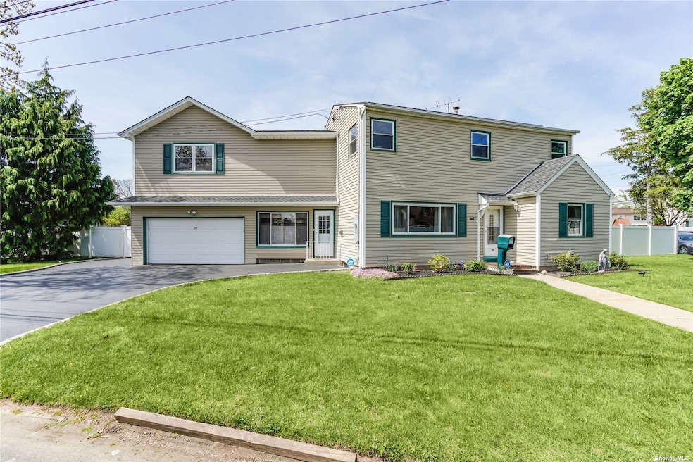 99 Amsterdam Ave, West Babylon, NY 11704 MLS ONE3402164