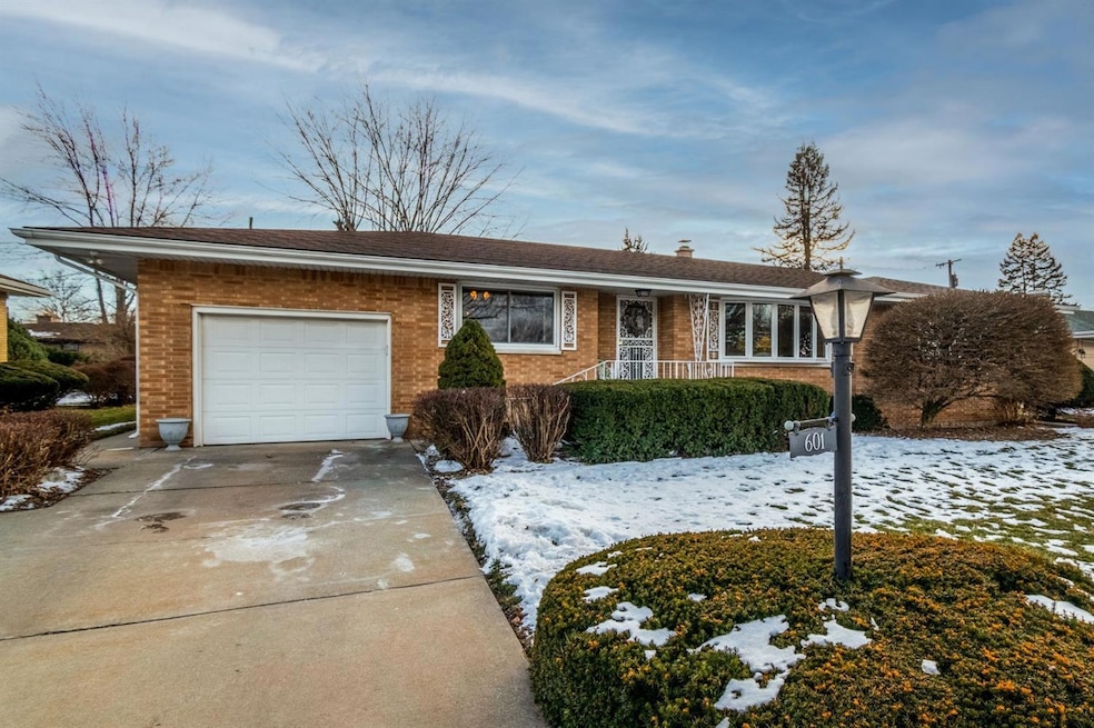 601 E 52nd Place, Merrillville, IN 46410 - photo 1