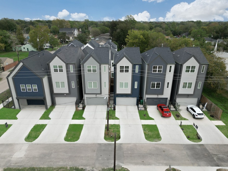 4316 Arlington St, Houston, TX 77022 - photo 1