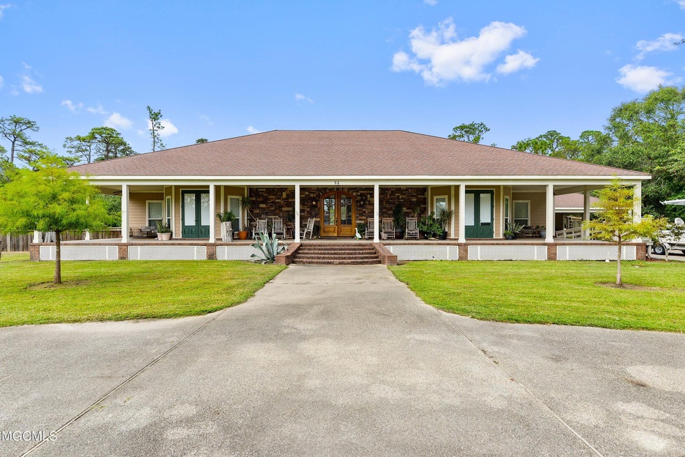52 Poplar Cir, Gulfport, MS 39507