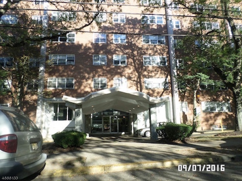 River Plaza unit 4L, Paterson, NJ 07514 - photo 1