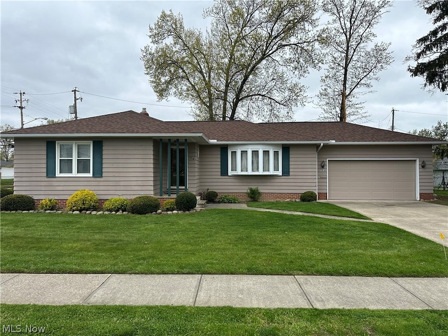 1918 Harding Dr, Wickliffe, OH 44092 - photo 1