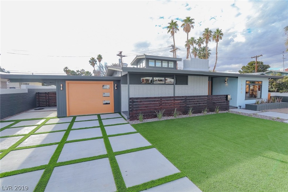 Mid century Modern design at its finest. Equipped