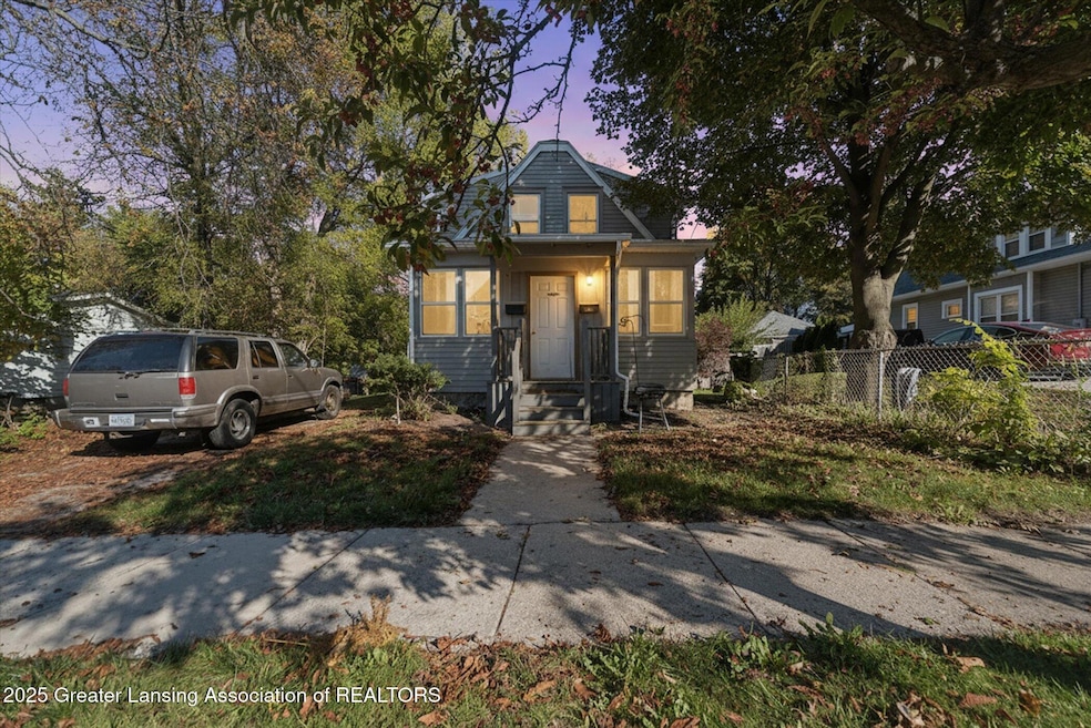 1120 Alsdorf St, Lansing, MI 48910 - photo 1