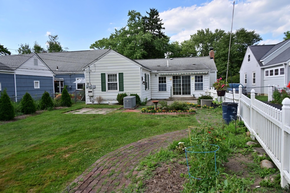 249 E Beaumont Rd, Columbus, OH 43214 - photo 1