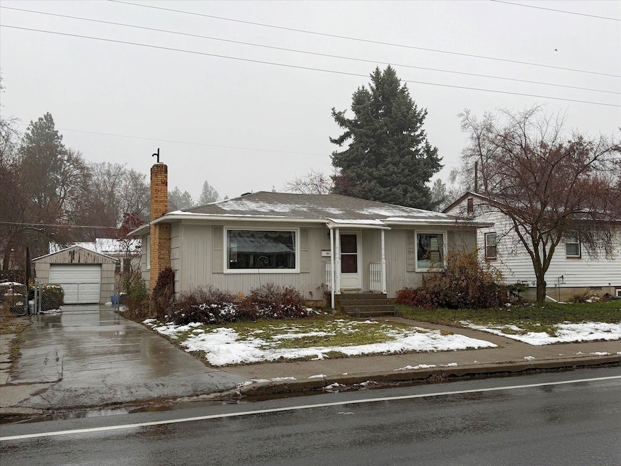 1027 E 37th Ave, Spokane, WA 99203 - photo 1