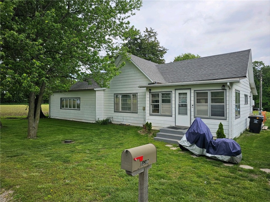 12240 N 900th St, Effingham, IL 62401 - photo 1