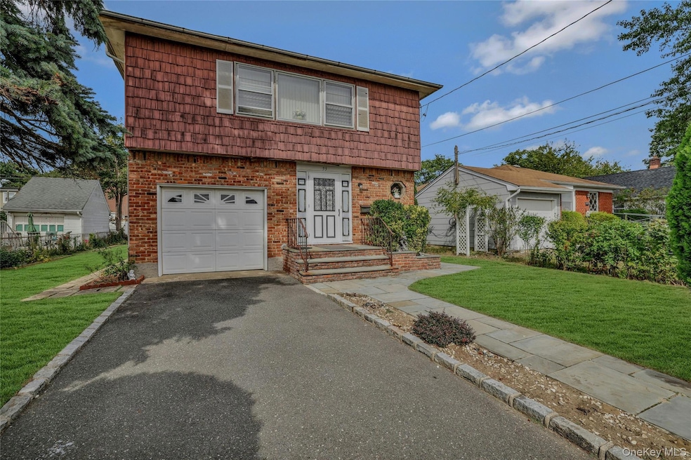 Pending $919,000 • Co-Listing Agent