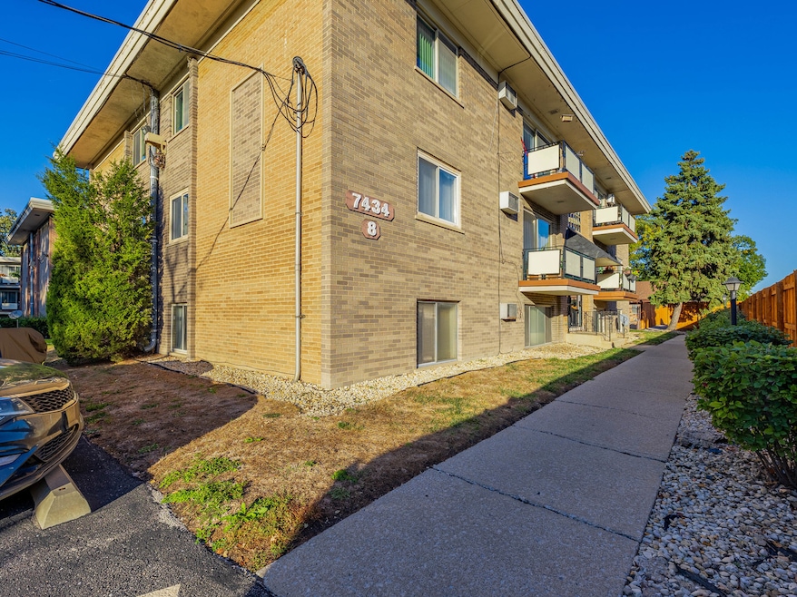 7434 W 111th St unit 812, Worth, IL 60482 - photo 1