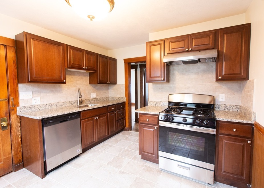 28 Moffat Rd unit 1, Quincy, MA 02169 - photo 1