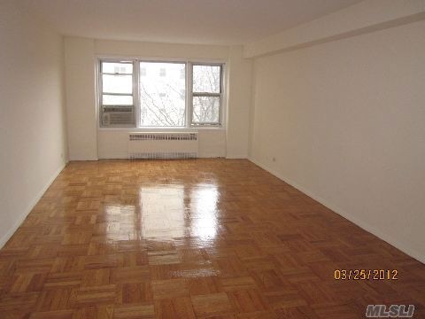 Park Briar unit 415, Forest Hills, NY 11375 - photo 1
