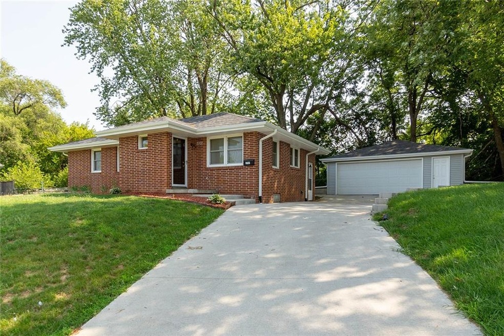 2701 SE 8th St, Des Moines, IA 50315 - photo 1
