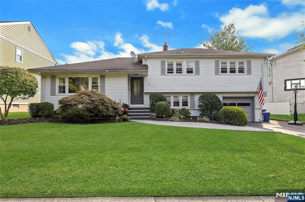 42 Eastbrook Dr, River Edge, NJ 07661 - photo 1