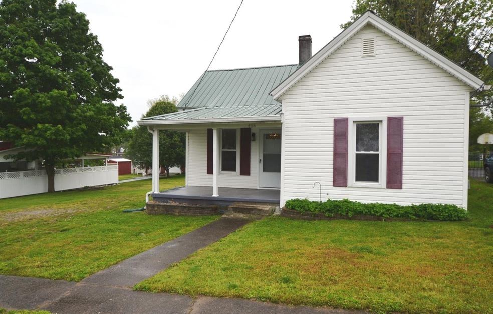 426 W Court St, Burgin, KY 40310 - photo 1