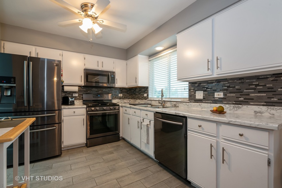 1902 Cambridge Dr, Carpentersville, IL 60110 - photo 1