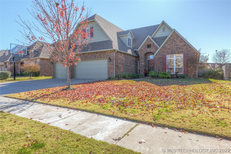 Beautiful home in desired Seven Lakes! Such a vers