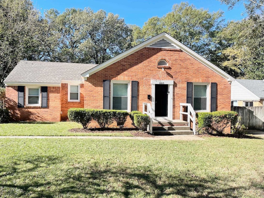 View of front of house featuring a front lawn