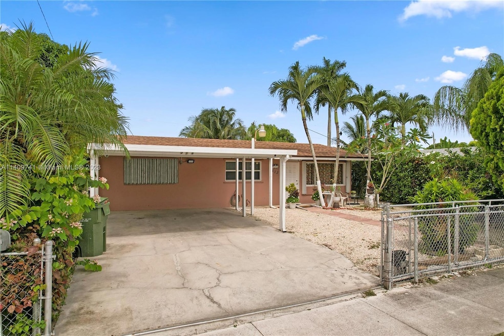 3/1  EASY 3/2..... NEW ROOF WINDOWS UPGRADES.. LARGE FENCED IN YARD
