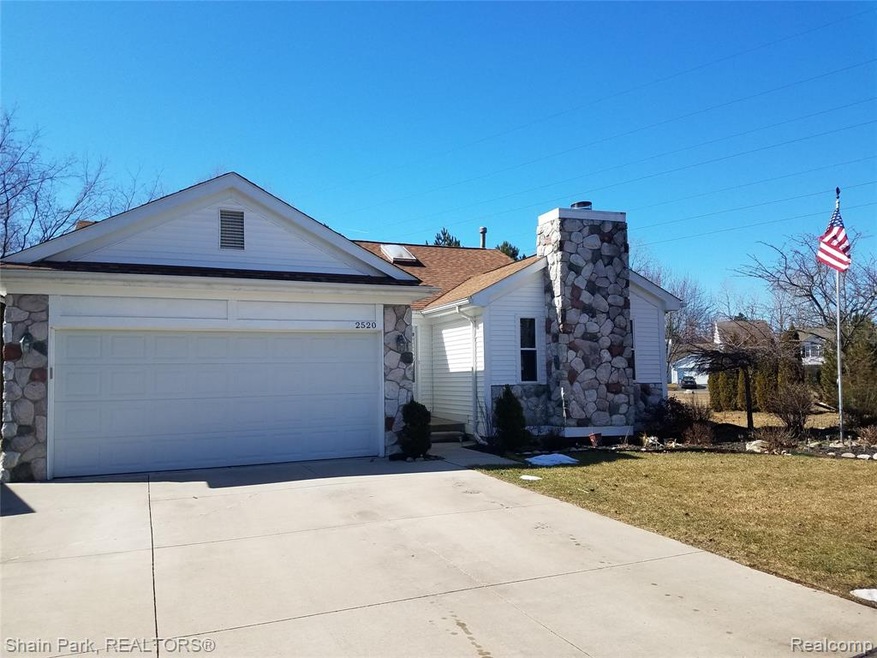 Contemporary Front Exterior with Vinyl Siding and 
