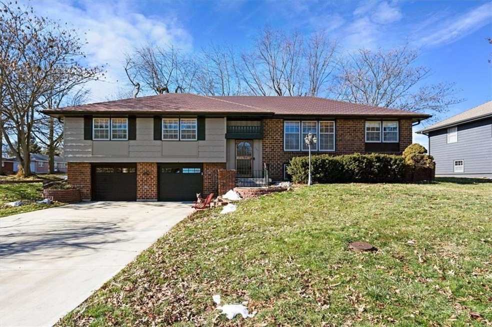 701 NW 12th St, Blue Springs, MO 64015 - photo 1